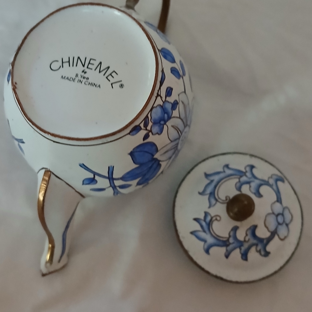 Chinemel B. YEE Miniature Teapot - Picture 9 of 12